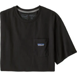 Patagonia Men's P-6 Label Pocket Responsibili-Tee -Outdoor Gear Shop WBS21 37406 BLK d147bd13 aef2 4bbc b227 d18576435ee6